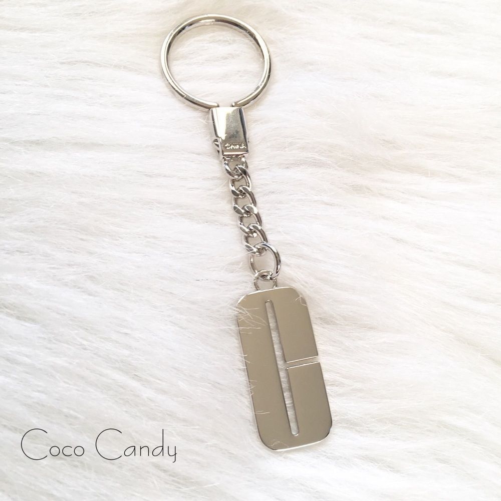 🆕Clinique Signature C Logo Silver Keychain